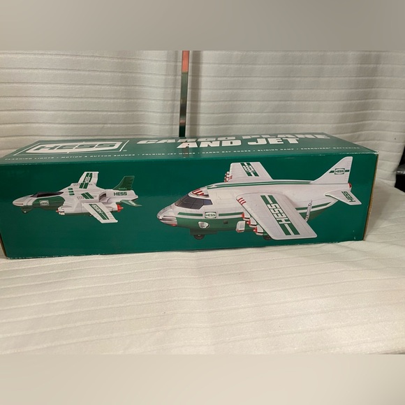 Hess Cargo Plane and Jet Limited Edition 2021 NEW in Box - Picture 2 of 4